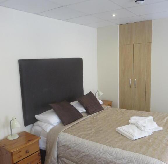 Camera Standard, Stuart