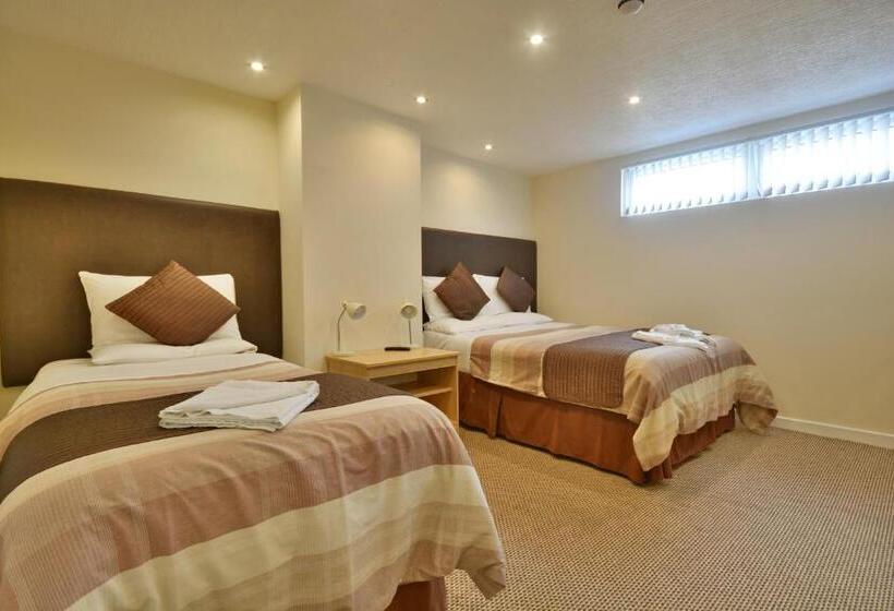 Camera Familiare, Stuart