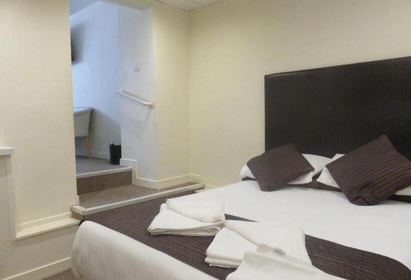 Camera Familiare, Stuart