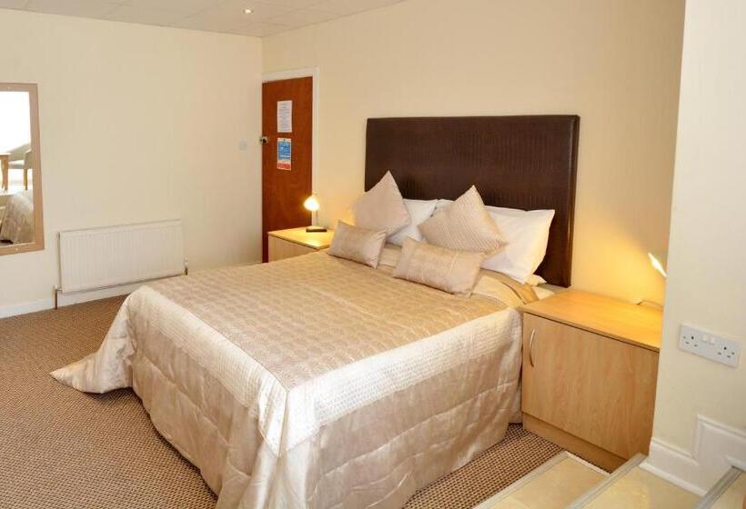 Camera Tripla Classica con Balcone, Stuart