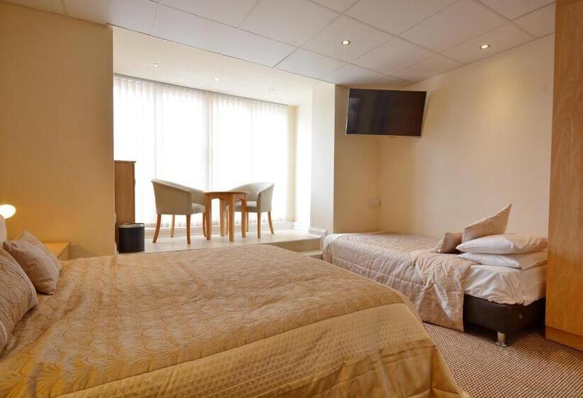 Camera Tripla Classica con Balcone, Stuart