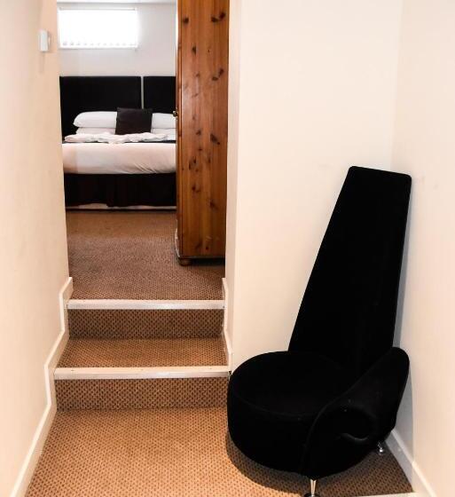 Camera Quadrupla Standard, Stuart