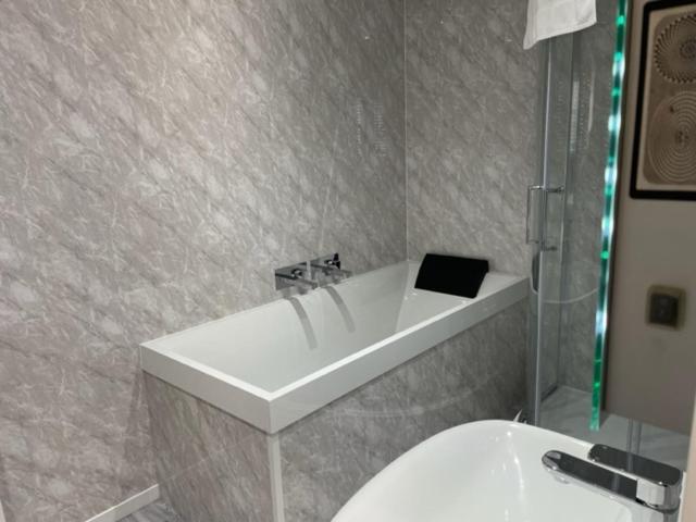 Camera Quadrupla Standard, Stuart