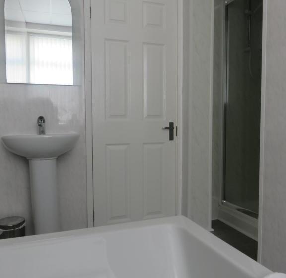 Camera Quadrupla Classica, Stuart