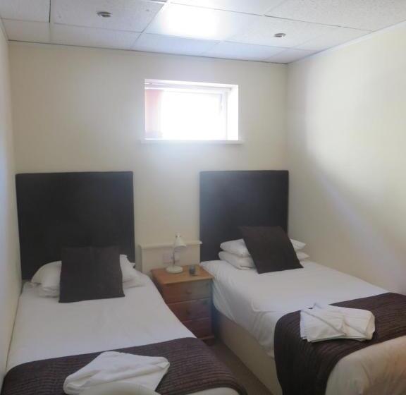 Camera Quadrupla Classica, Stuart