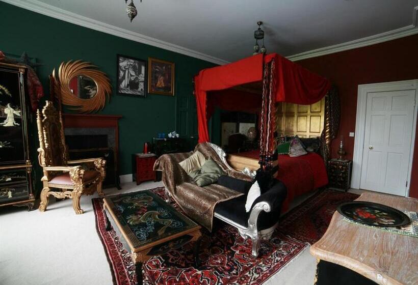 Номер Deluxe, The Covenstead