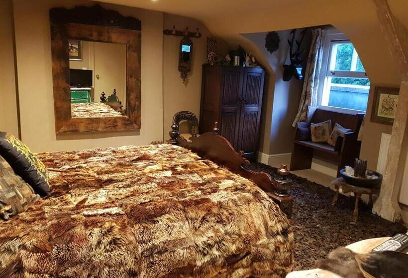 Номер Deluxe, The Covenstead