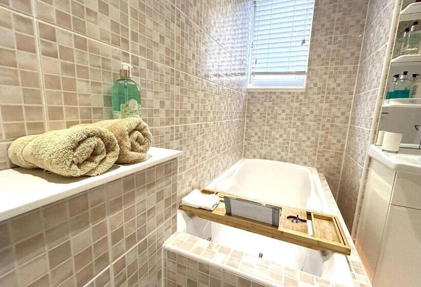 豪华房间, The Kite House