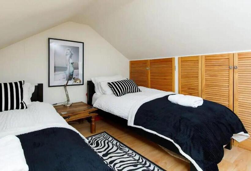 豪华房间, The Kite House