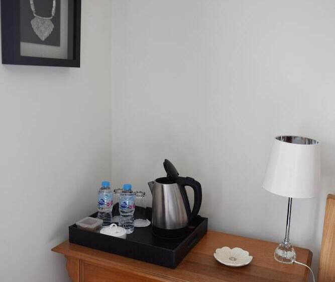 バス共有のスタンダードルーム, The Rag House