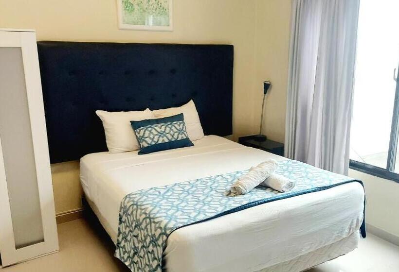 اتاق اکونومی, Tau Casa Reyes