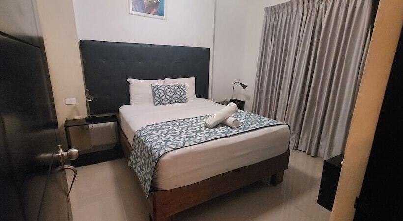 اتاق اکونومی, Tau Casa Reyes