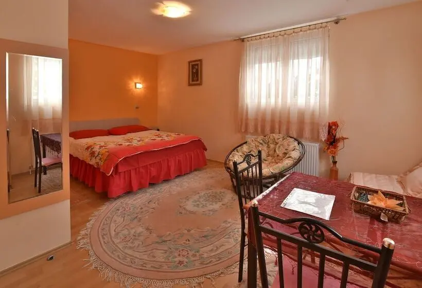استودیوی لوکس, Vila Sofija Zlatibor