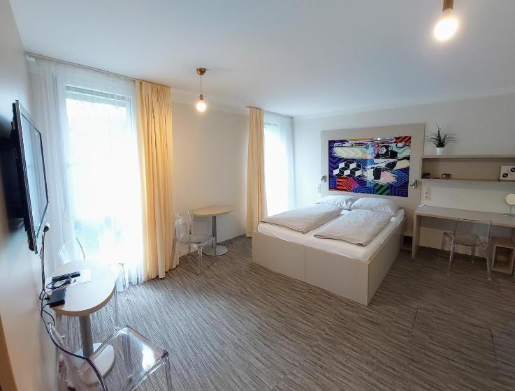 适合残疾人士使用的带超级大床的标准间, Smarthotel Nezvalova Archa