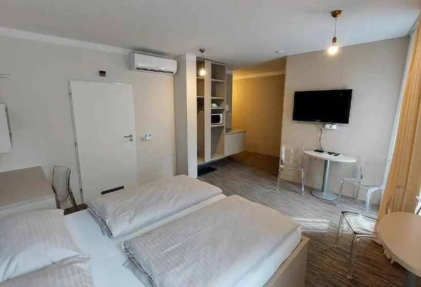 身障者適用キングサイズベッドルーム, Smarthotel Nezvalova Archa
