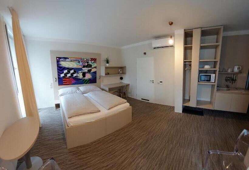 اتاق استاندارد با تخت بزرگ برای معلولان, Smarthotel Nezvalova Archa
