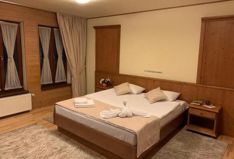 スーペリアースイート, Pensiunea Colț Din Rai