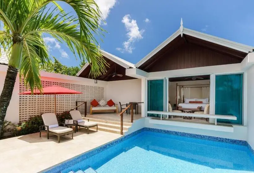 سوییت لوکس, Spice Island Beach Resort
