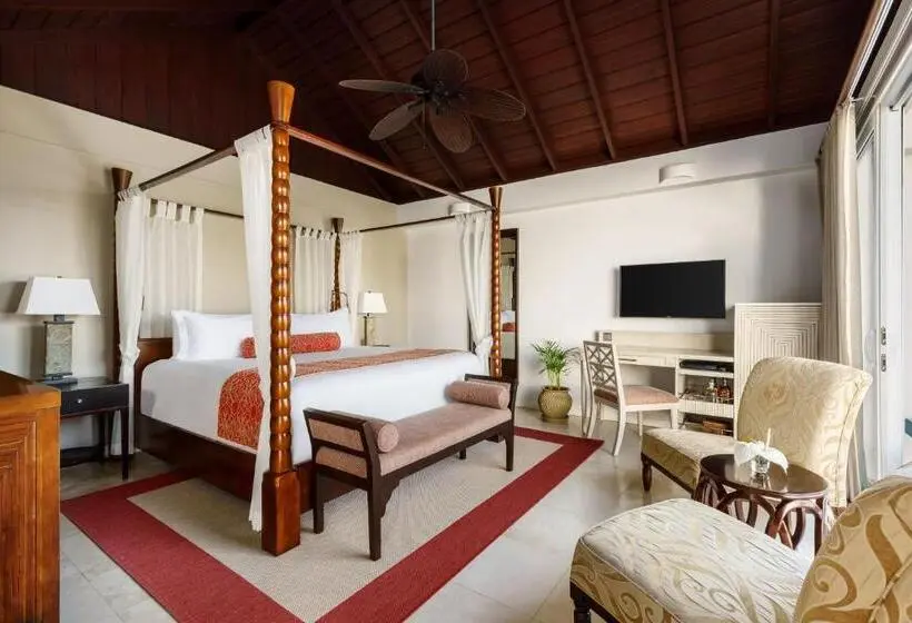 سوییت لوکس, Spice Island Beach Resort