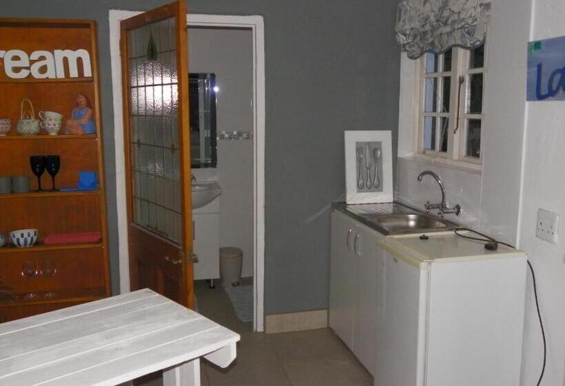 Номер Стандарт Вид на Сад, Blue S Guest House