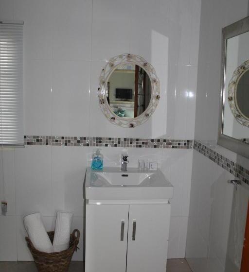 Номер Стандарт Вид на Бассейн, Blue S Guest House