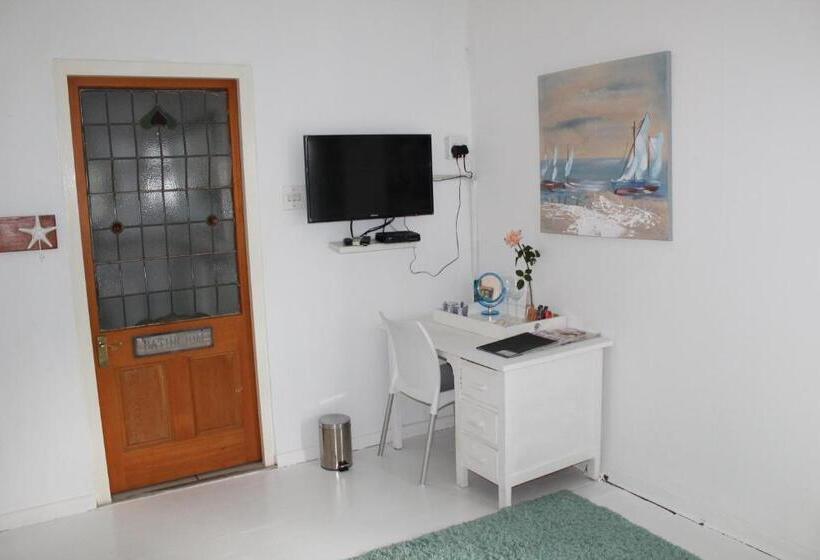 Номер Стандарт Вид на Бассейн, Blue S Guest House