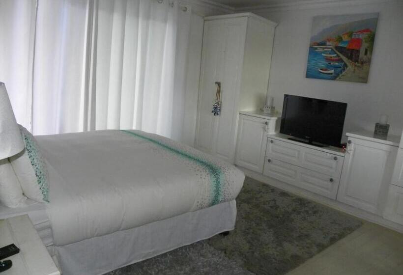 Номер Стандарт Вид на Бассейн, Blue S Guest House