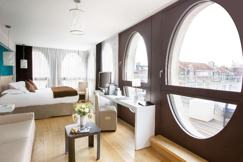 스탠다드 룸, Crystal Waters