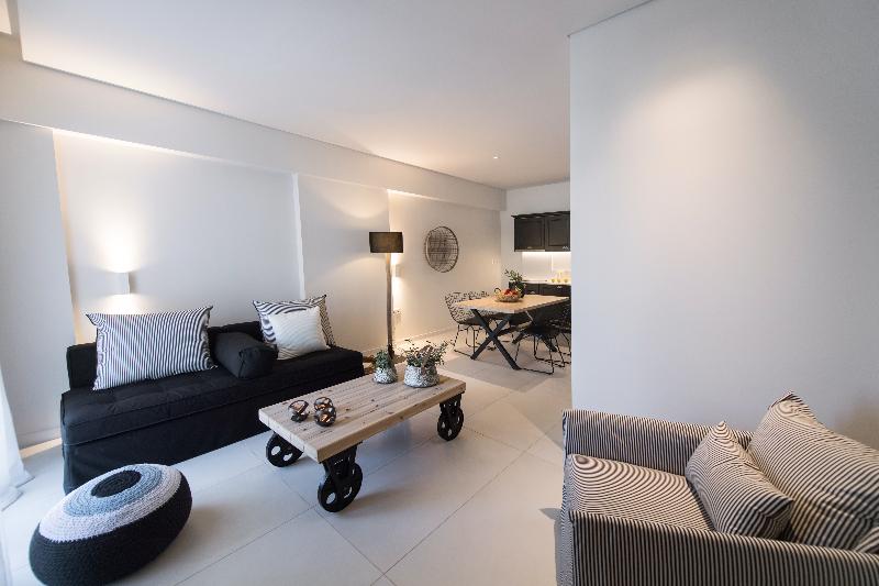 바다 전망 스위트, Crystal Waters