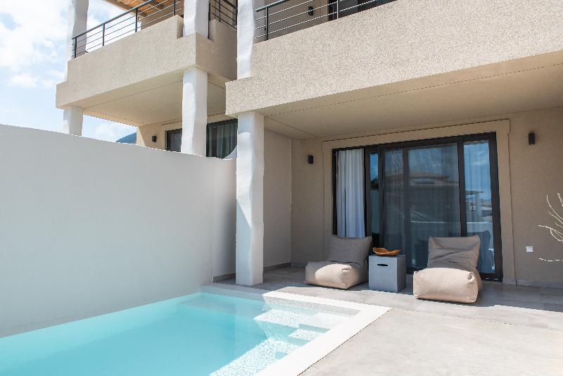 측면 바다 전망 스위트, Crystal Waters