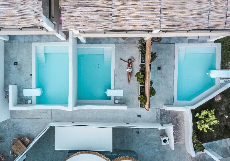 측면 바다 전망 스위트, Crystal Waters