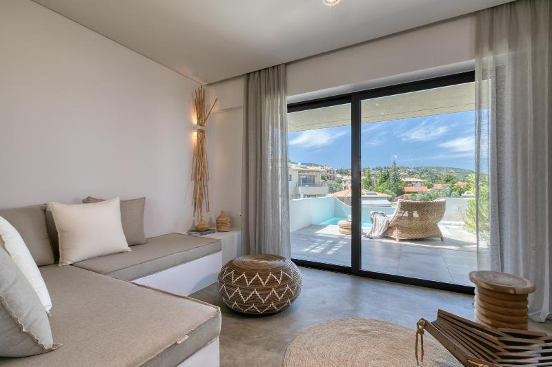 측면 바다 전망 스위트, Crystal Waters