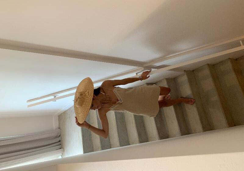 측면 바다 전망 스위트, Crystal Waters