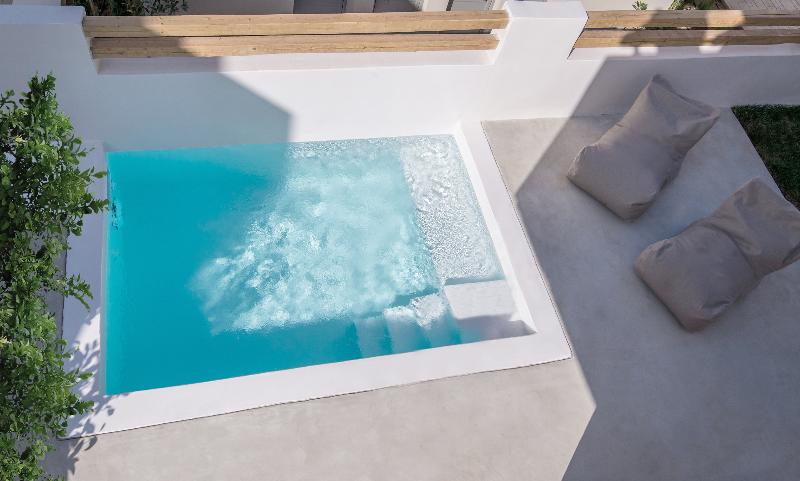 스탠다드 룸, Crystal Waters