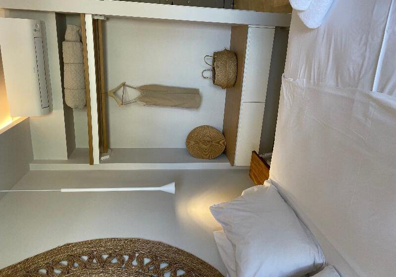 스탠다드 룸, Crystal Waters