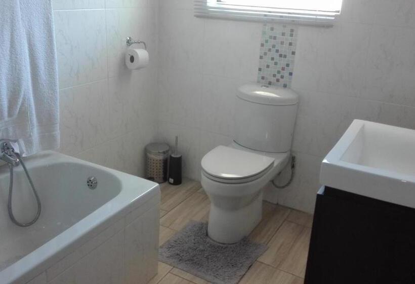 Люкс, Estoby Executive Guest House