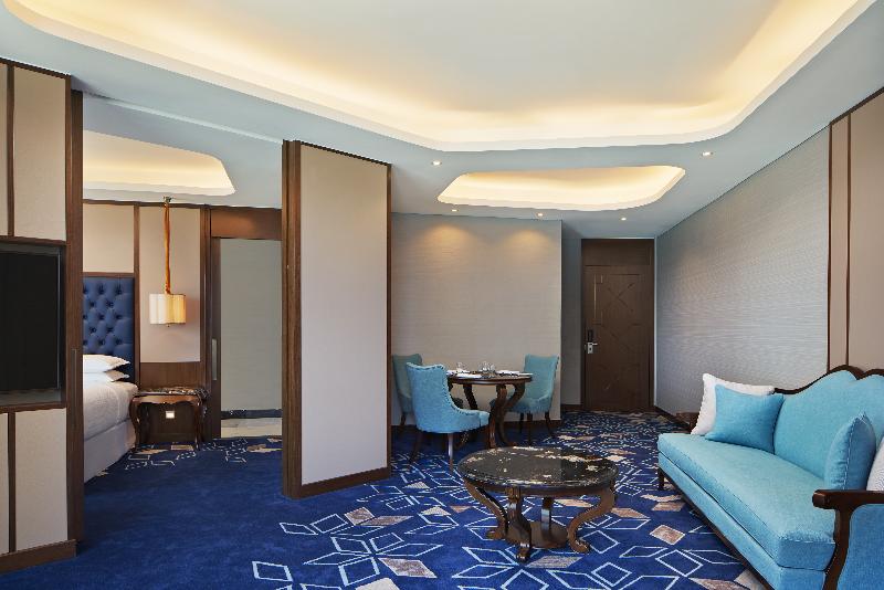 Suite King Size Bed, Four Points By Sheraton Danang