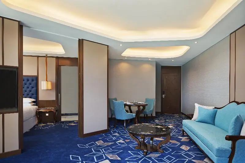 Suite King Bed