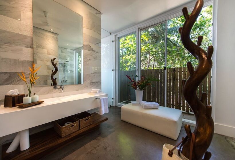 Deluxe Suite King Bed, Ibagari Boutique