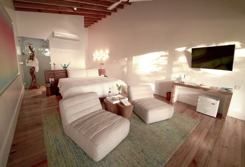 Deluxe Suite King Bed, Ibagari Boutique