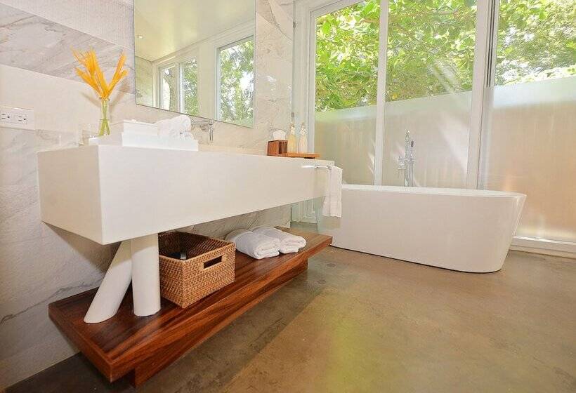 Deluxe Suite King Bed, Ibagari Boutique