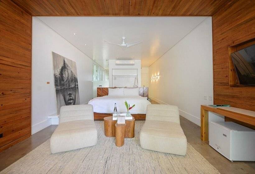 Deluxe Suite King Bed, Ibagari Boutique