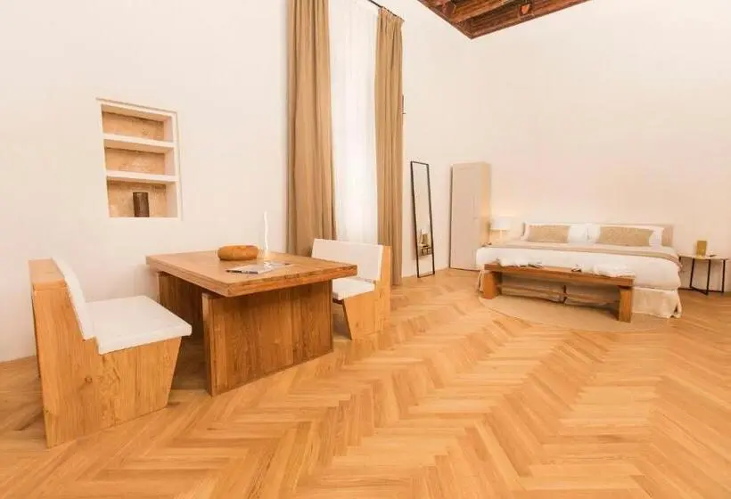 Suite, Icon Rosetó