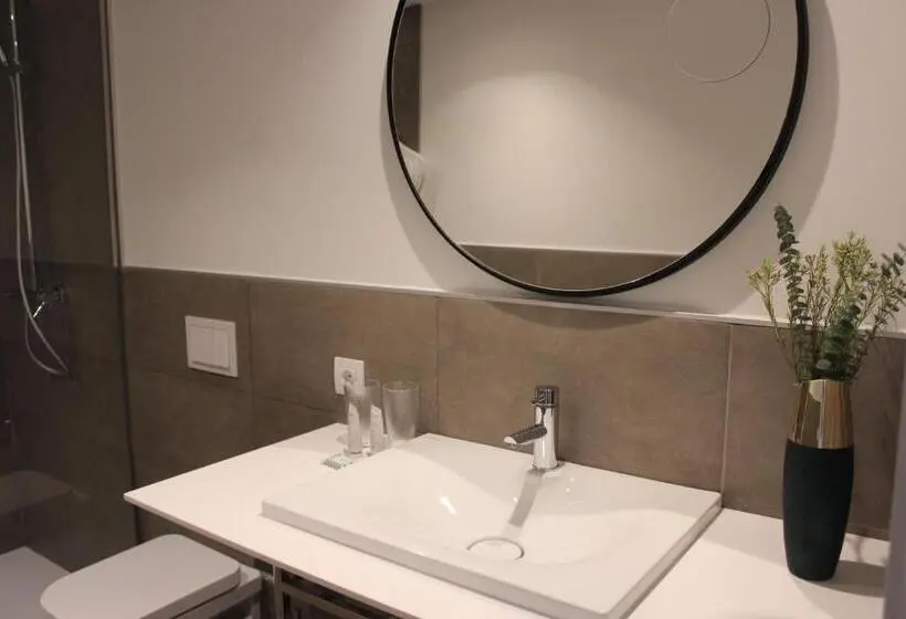 Suite, Icon Rosetó