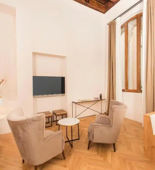 Suite, Icon Rosetó