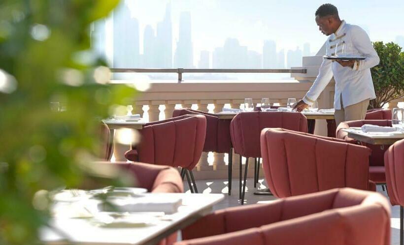 اتاق کلوب با چشم‌انداز, Raffles The Palm