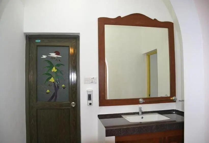 Perhesviitti, Yala River Face Inn