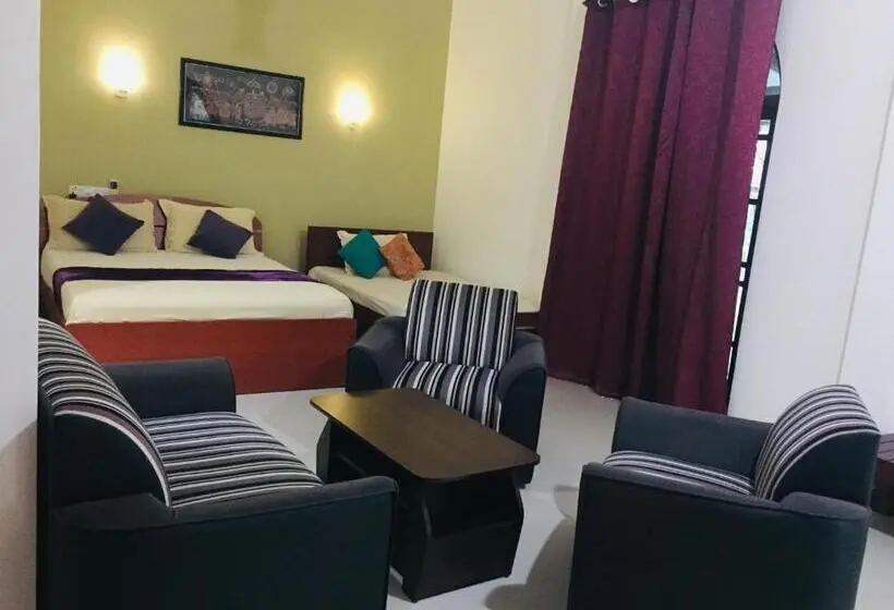 Perhesviitti, Yala River Face Inn