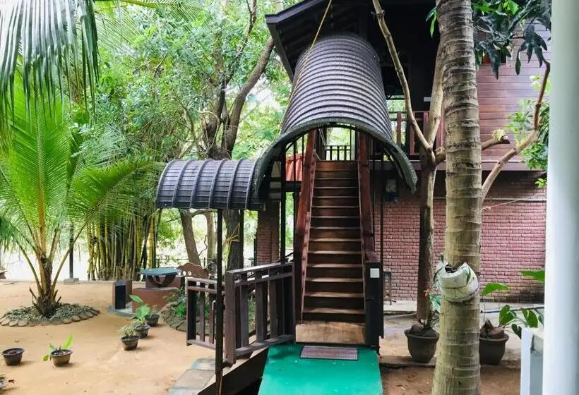Talo 1 Makuuhuone, Yala River Face Inn