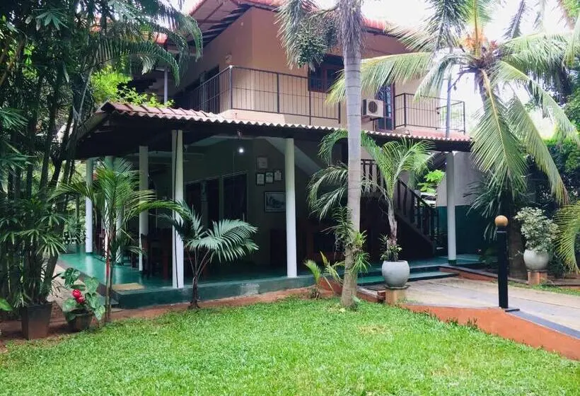 Perhehuone Puutarhanäkymä, Yala River Face Inn